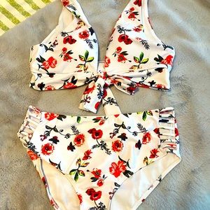 Floral two piece swimsuit 0XL (equivalent to 12)